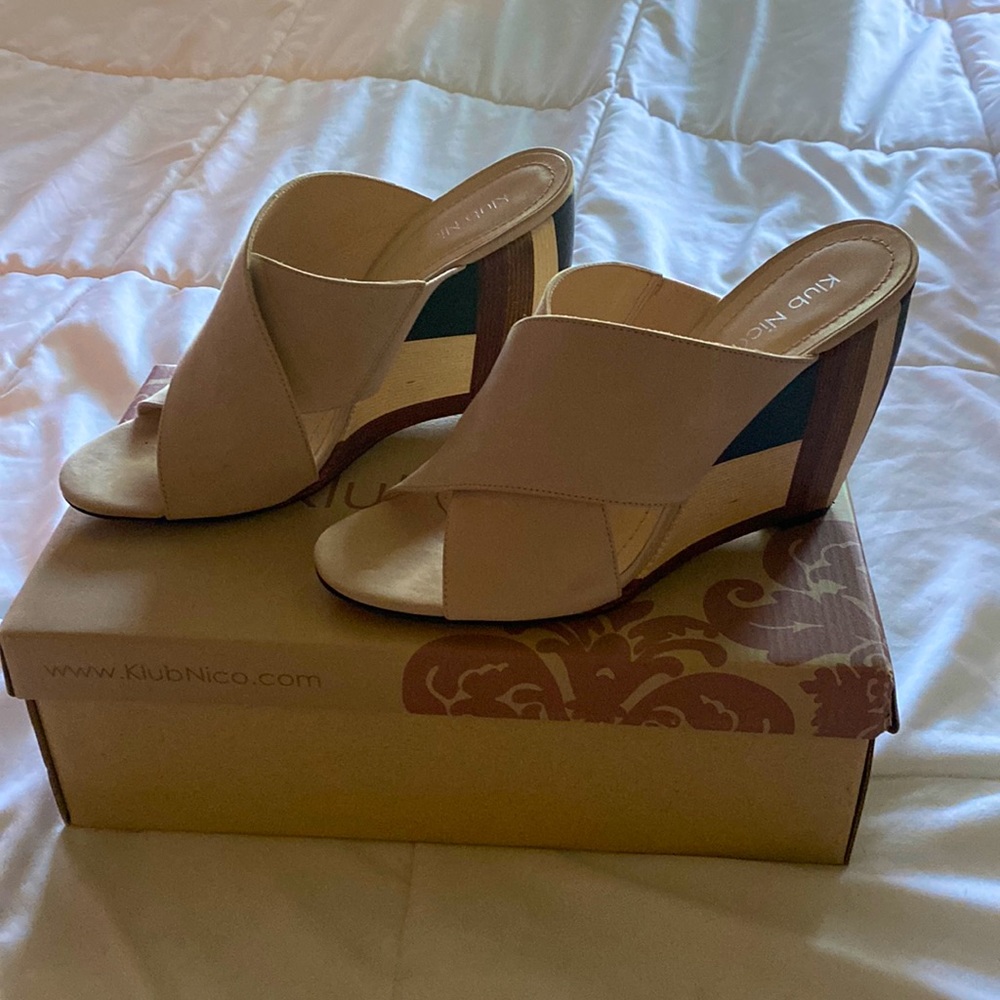 Womens wedge shoe